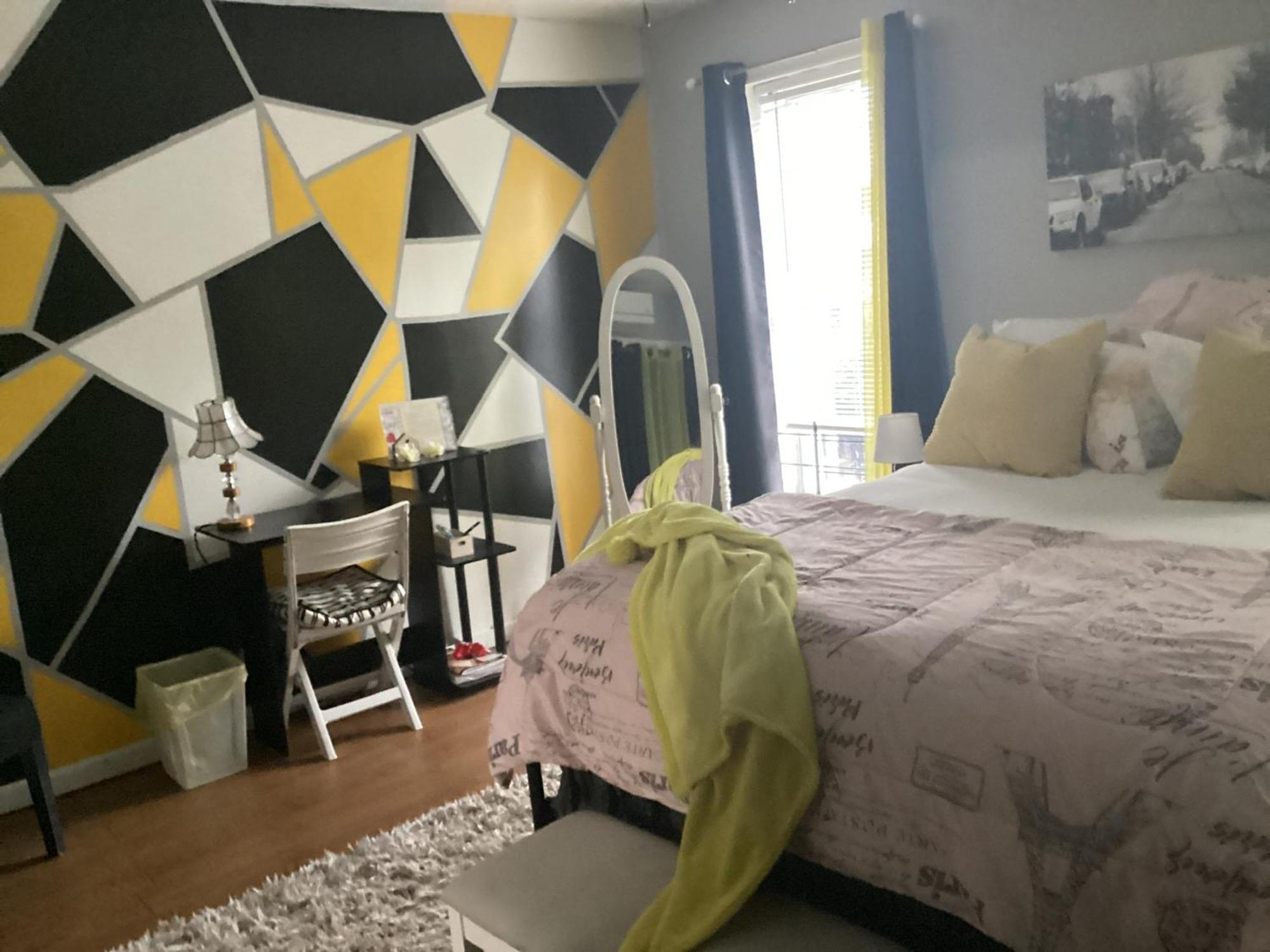 Call Hone Apartment *